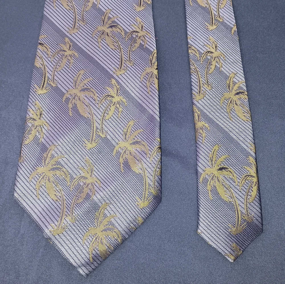 Mens Tommy Bahama Off Island Blue Green Palm Tree Print 100% Silk Twill Necktie